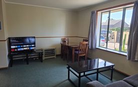 50+Sky channels, dining area