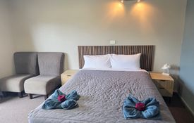 Queen size bed, with over head lighting